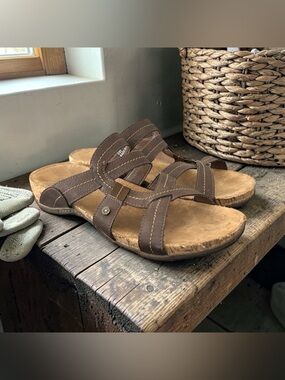 BearPaw Kai II Women’s Dark Brown Slide Casual Comfort Sandals Size 9